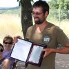 Entrega d'una placa d'agraïment a en Sergi Nogué per la seva tasca desinteressada en el manteniment de la gespa!